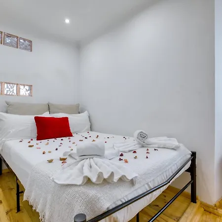 Apartment - Heart Of *